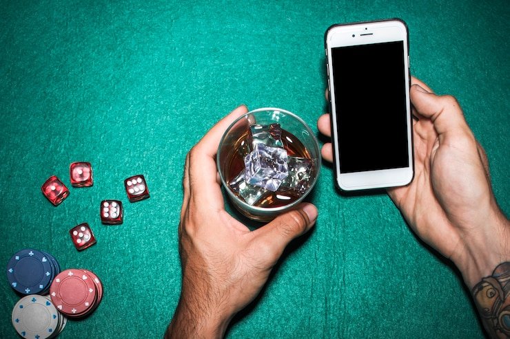 Tabel blackjack menampilkan kartu dan saldo secara real-time Detail meja blackjack live dengan sebar pemain dan chip